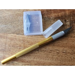 Snijmesje met 10 reservemesjes 14cm