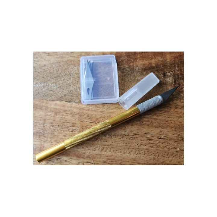 Snijmesje met 10 reservemesjes 14cm